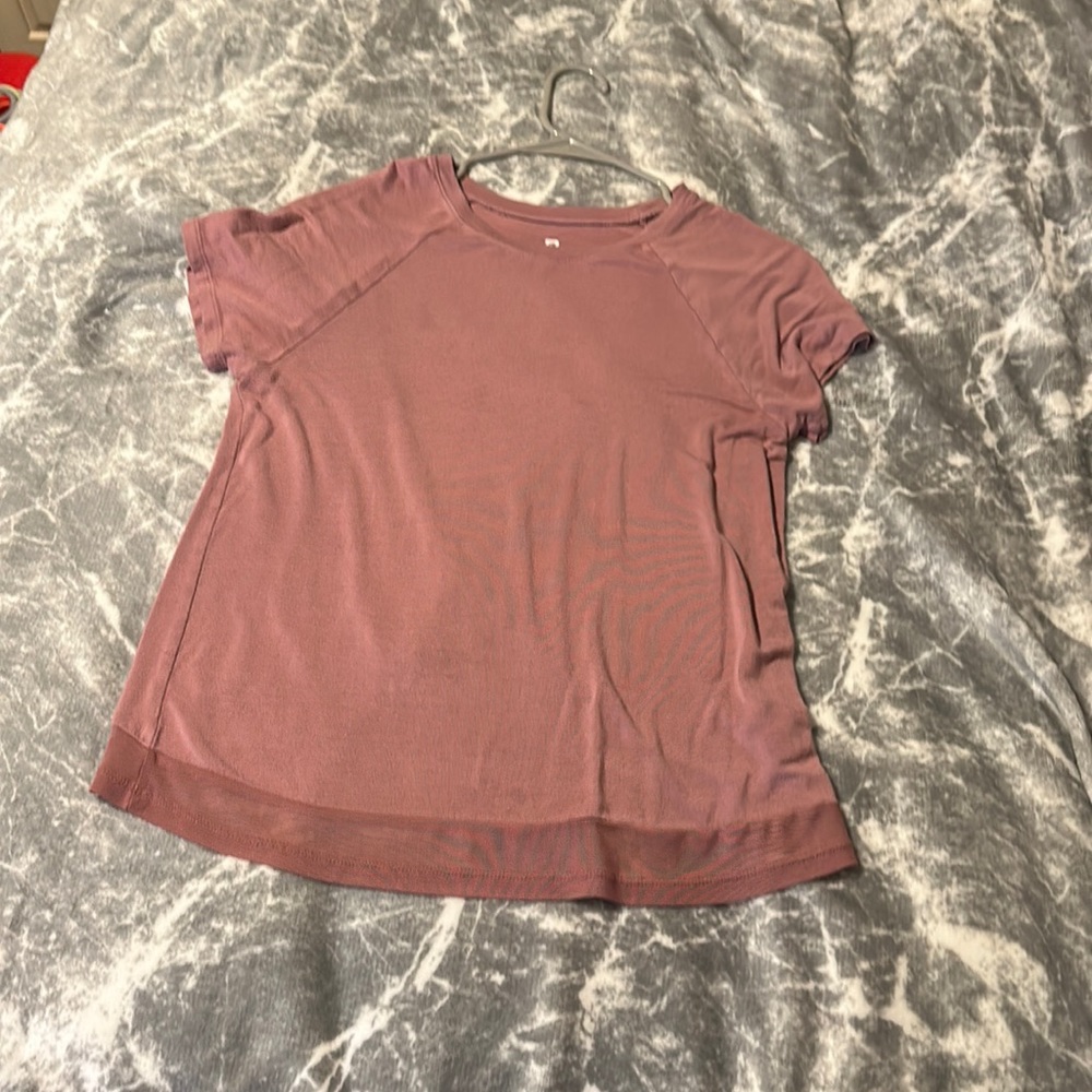 This is a nice athletic shirt that is great for working out! Only wore once.